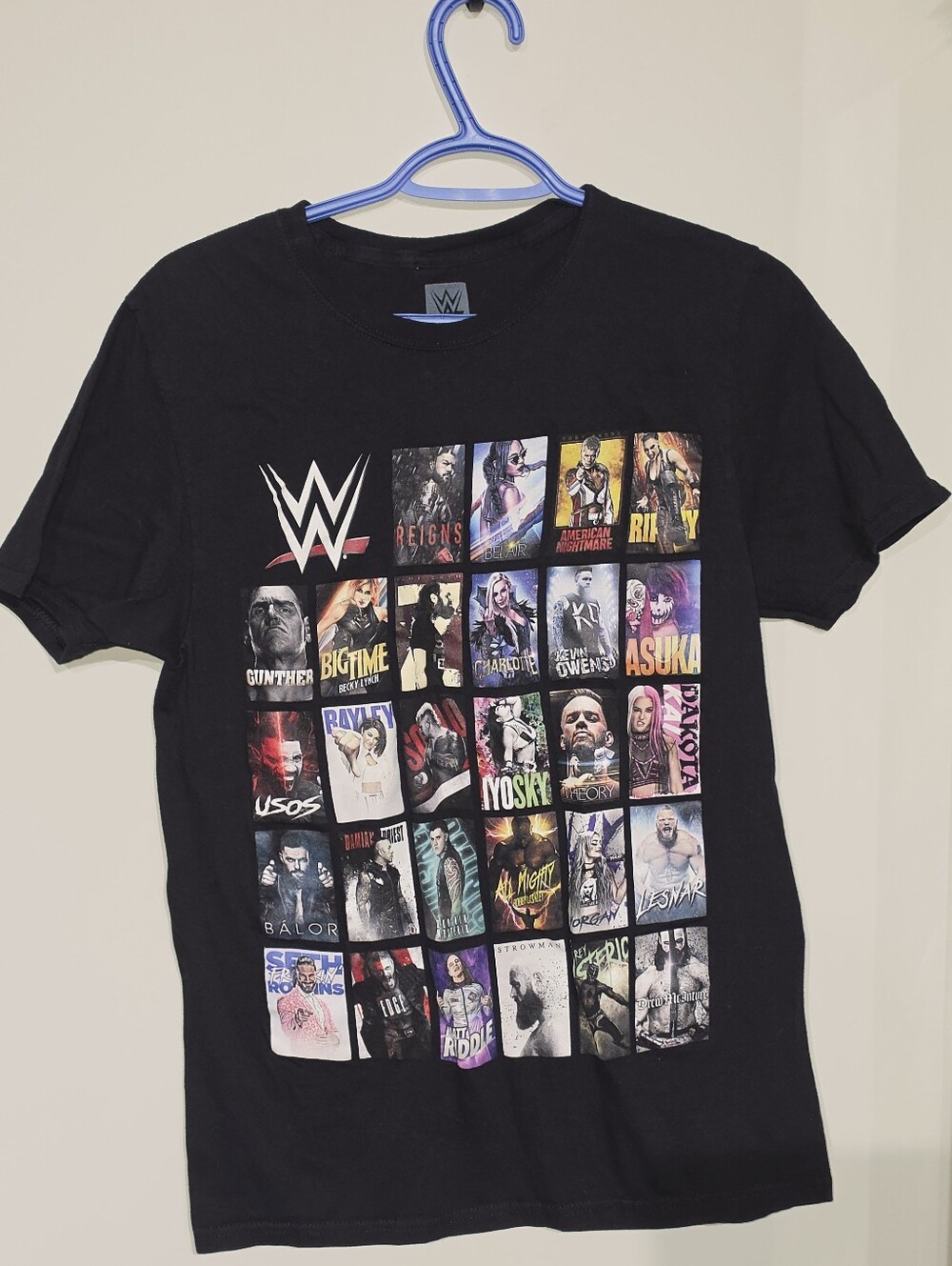 Offical 2023 WWE Group Superstar Roster Graphic T-Shirt Size M